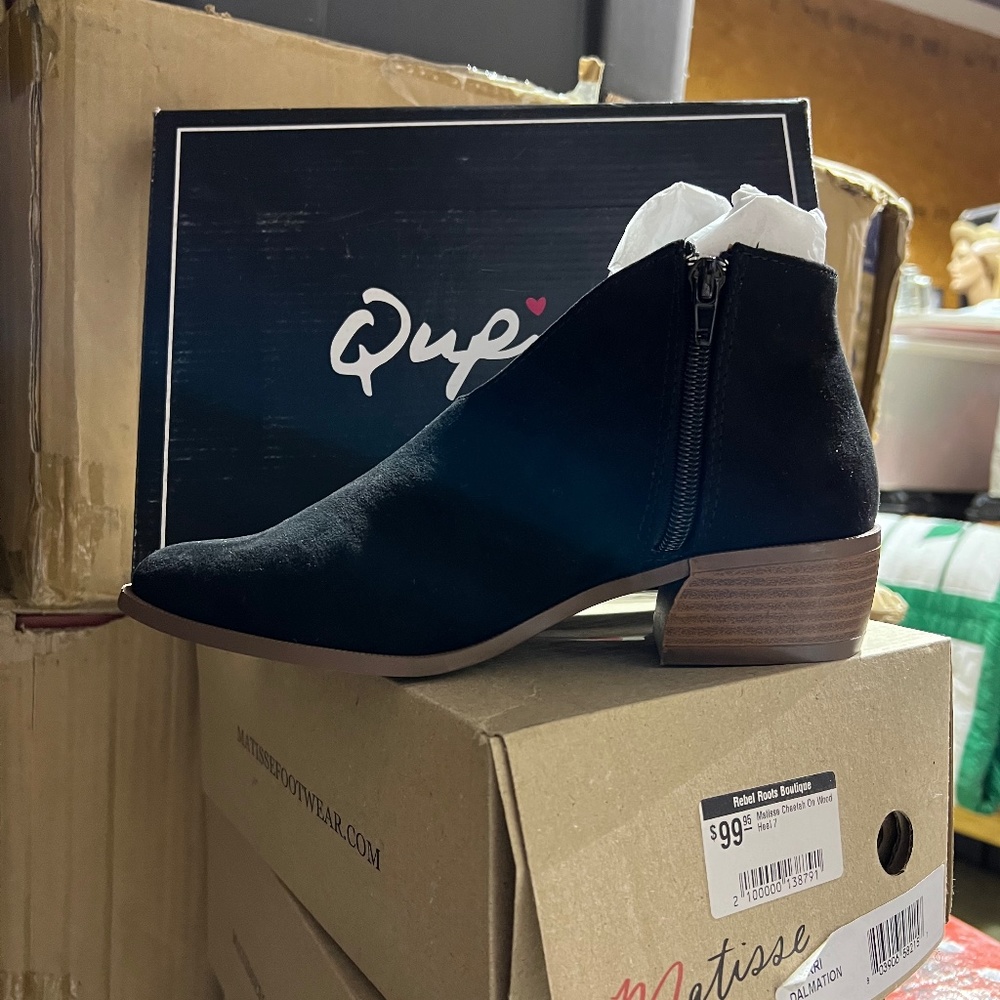 Qupid black booties